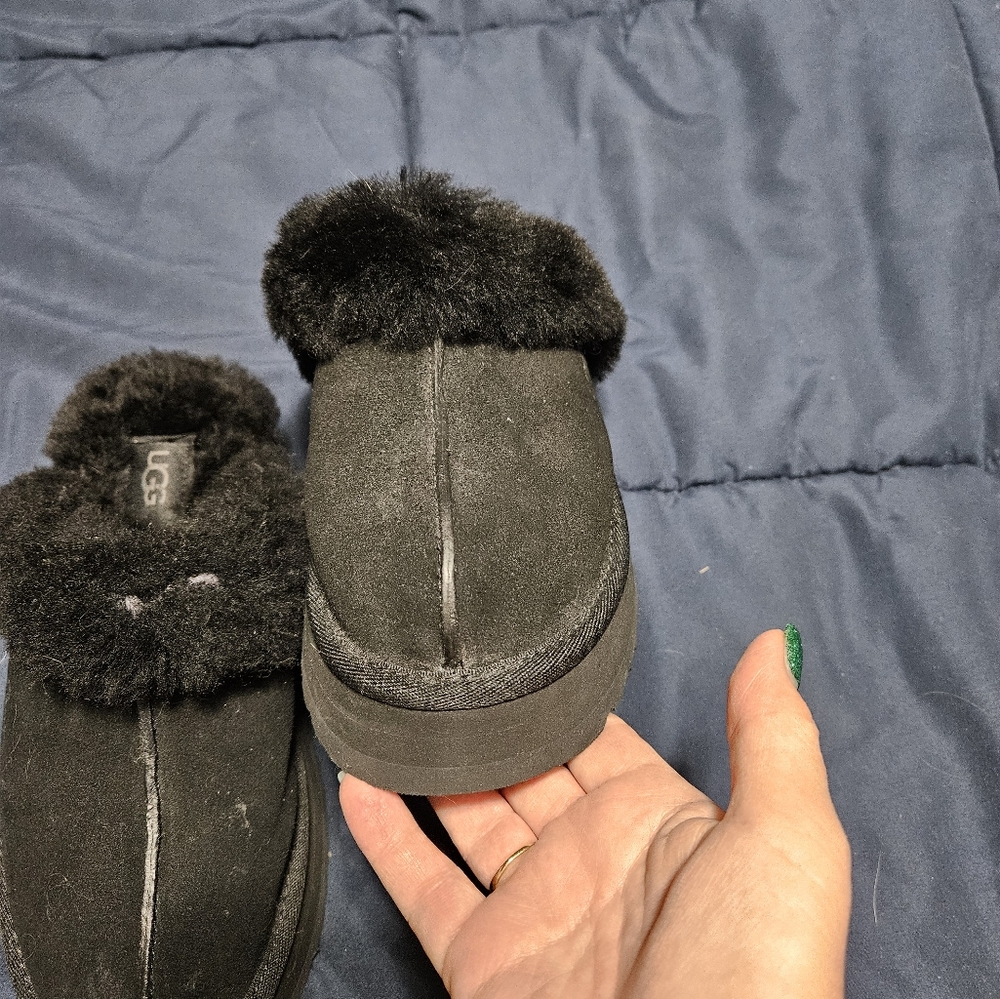 Uggs - Picture 2 of 5